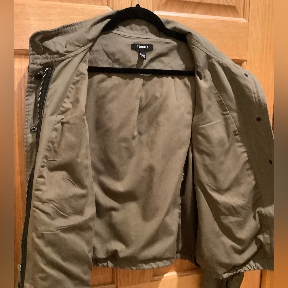 Women’s Torrid Army Green Olive Utility Lightweight Jacket Size 1X EUC - Picture 9 of 13